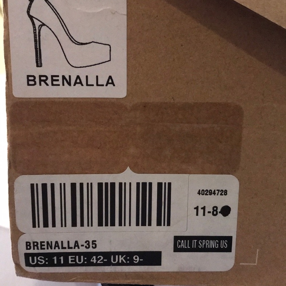 ALMOST NEW — lightly worn tan heels